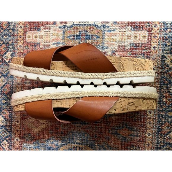 Esprit Blanca slides in EUC. Size 7.5 - Picture 6 of 8